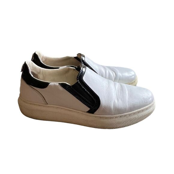 Tommy Hilfiger Gigi Hadid slip on white leather & black trim sneakers size 6.5 - Picture 1 of 10